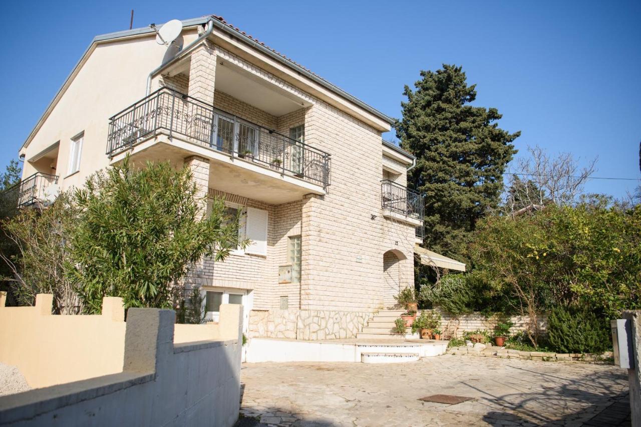 Villa Claudia Beach Apartment Premantura Exterior photo