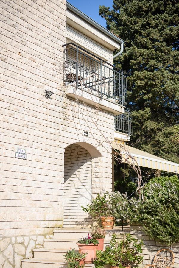 Villa Claudia Beach Apartment Premantura Exterior photo