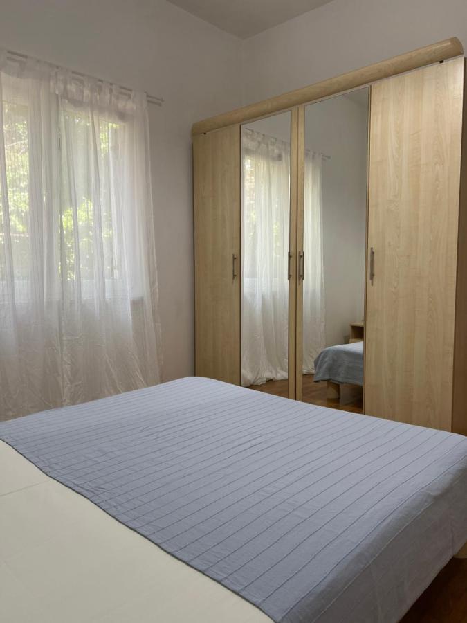 Villa Claudia Beach Apartment Premantura Exterior photo